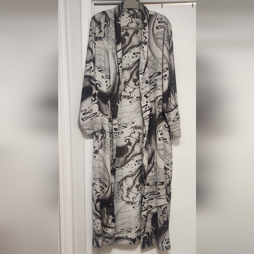 Long Open-Front Women's Kimono Cardigan - Black & White Wave Print